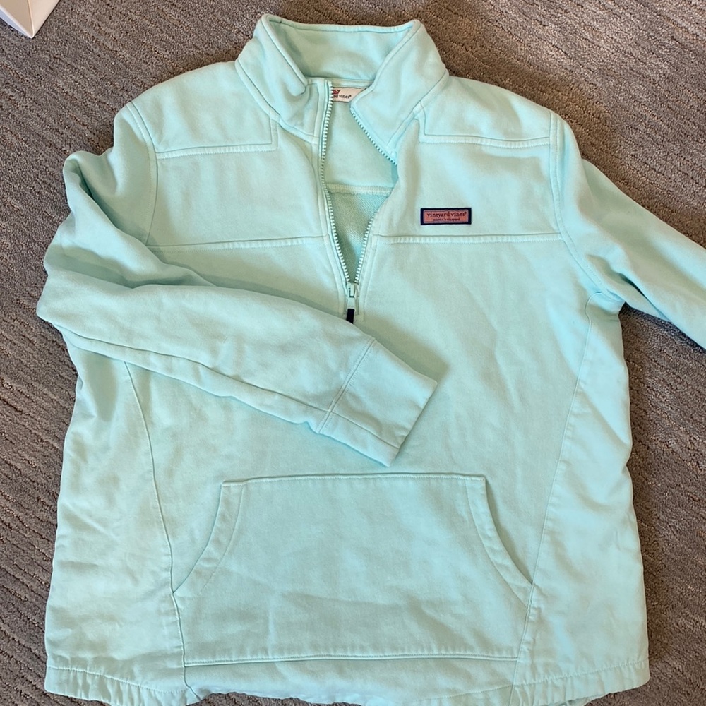 Vineyards vine pullover